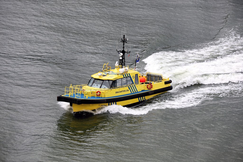 scheepvaart schip schepen hdr marine tanker containerschip offshore ferry sleepboot rotterdam transport maasvlakte europoort botlek rondvaart sar portlantis haven industrie